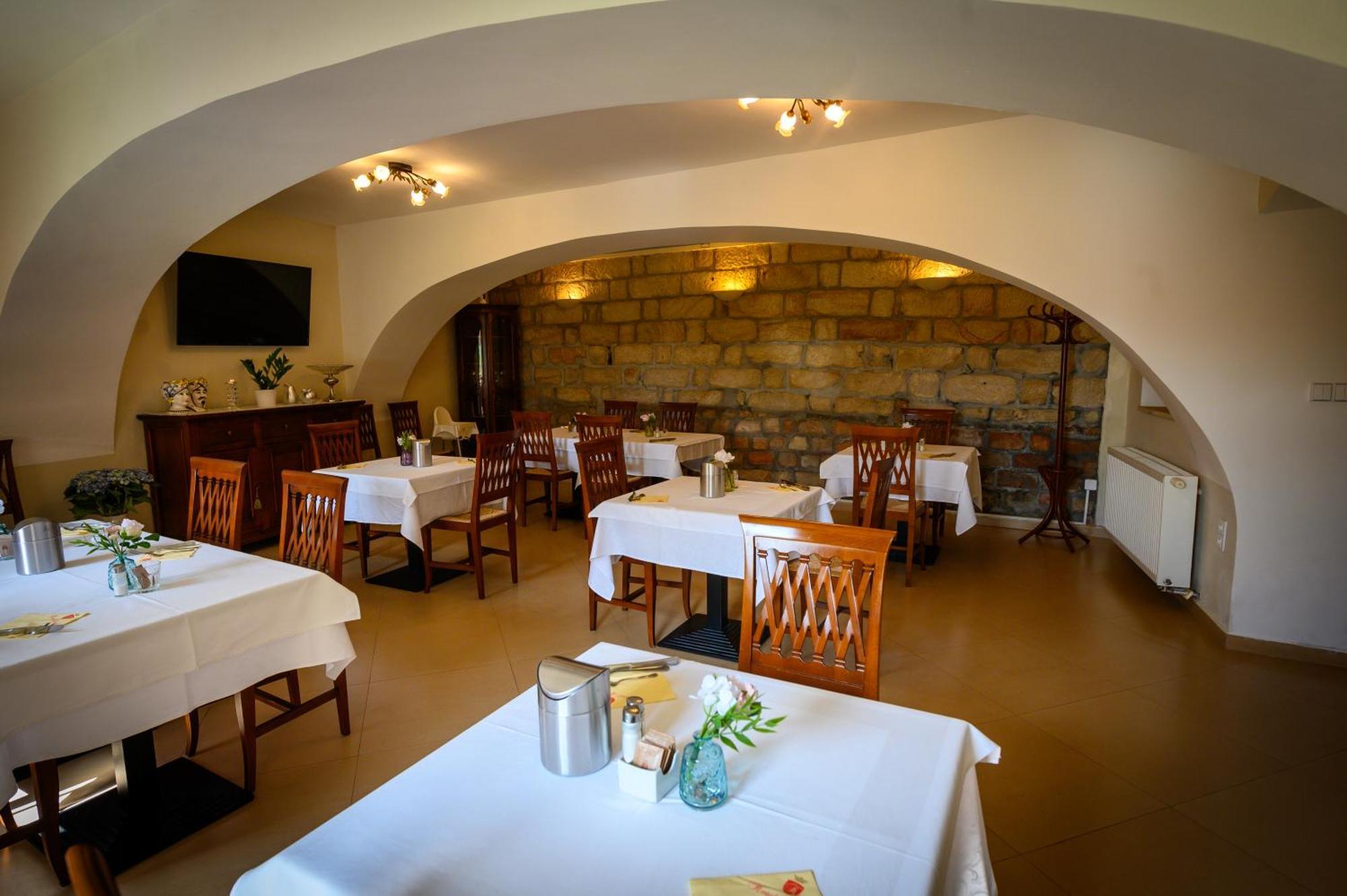 Hotel U Krale 3*